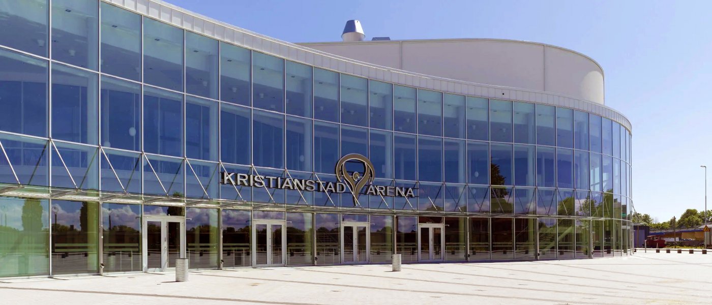 Kristianstad Arena, framsidan en solig dag